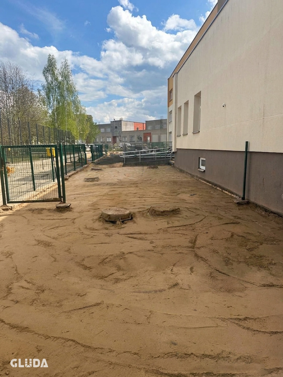 Darbų eiga. Trinkelių klojimas, bortų įrengimas ir viešųjų erdvių tvarkymas. Ilgalaikė kokybė.
