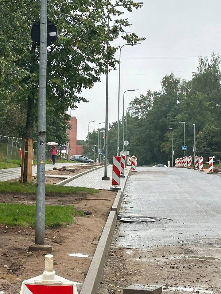 Darbų eiga. Trinkelių klojimas, bortų įrengimas ir viešųjų erdvių tvarkymas. Ilgalaikė kokybė.